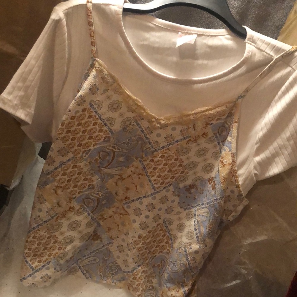 Short sleeve lace design spaghetti sleeve shirt.